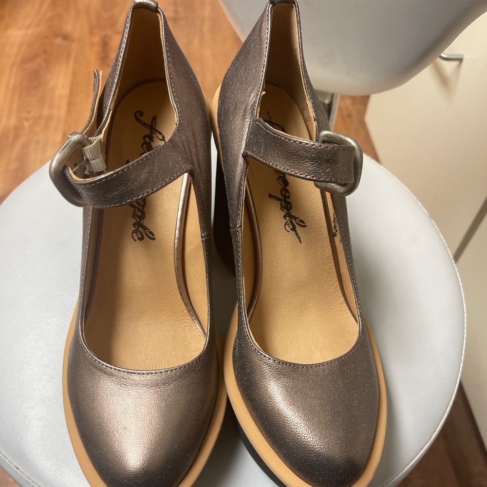 Free People Maggie Platform Pump Bronze Size  38/8